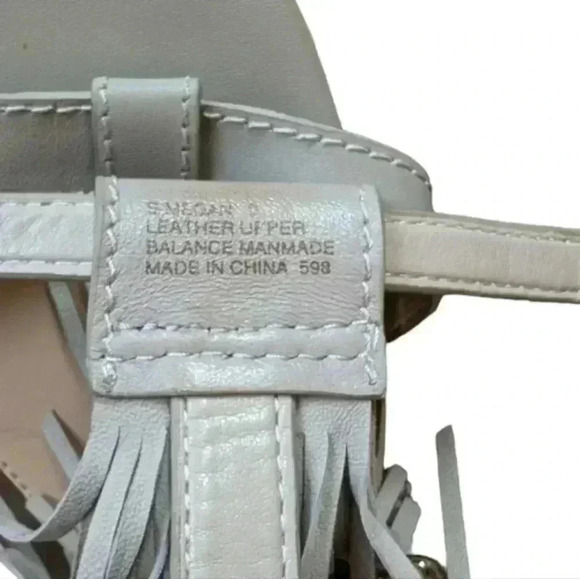 B Brian Atwood Megan Sandals  Nude Cream Leather Fringe Buckle Women's size 9 - Picture 7 of 9